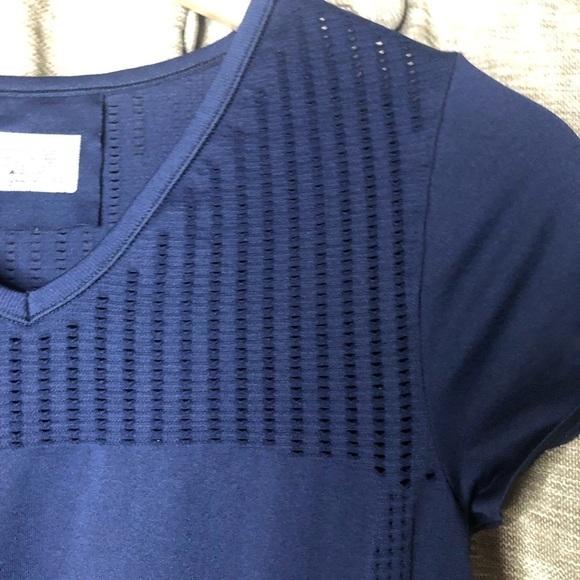 Athleta Blue Short Sleeve Rouched Compression Athletic Top Size Extra Small - Picture 4 of 11